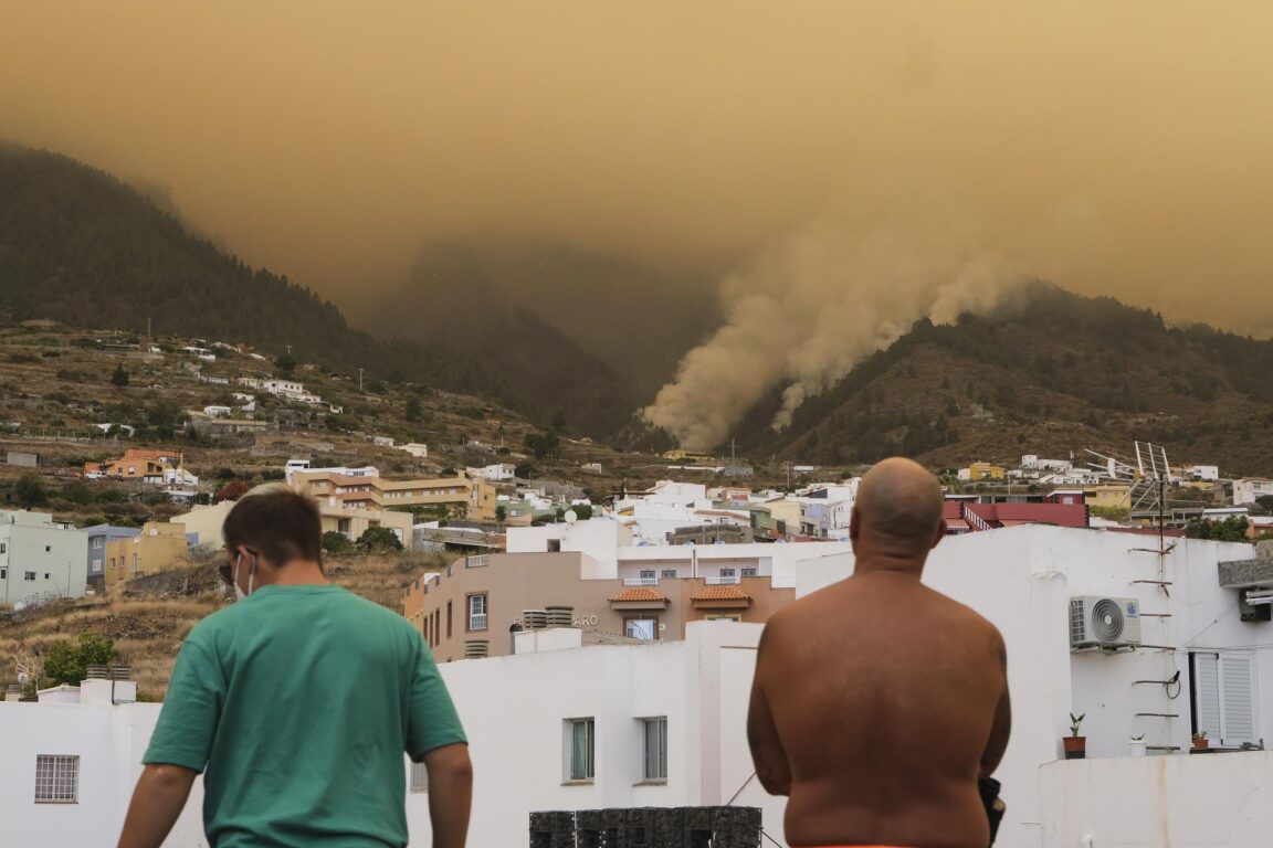 El incendio de Tenerife sigue descontrolado, con muchas vertientes y un comportamiento muy dinámico