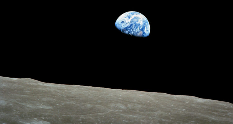 Se cumplieron 57 años de la primera foto de la Tierra desde la Luna: ¿Cómo se vio y quién la tomó?