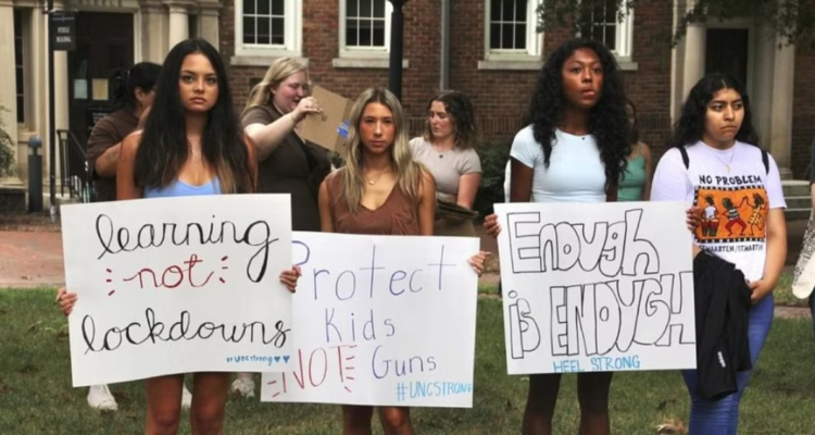 Estudiantes de la Universidad de la UNC protestan por la seguridad tras el tiroteo