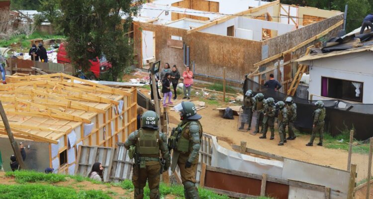 Senado despacha Ley de Usurpaciones pese a advertencias del Gobierno por legítima defensa privilegiada