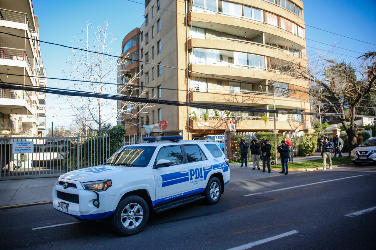 Triple parricidio en Las Condes: lo que se sabe del crimen que conmociona al país
