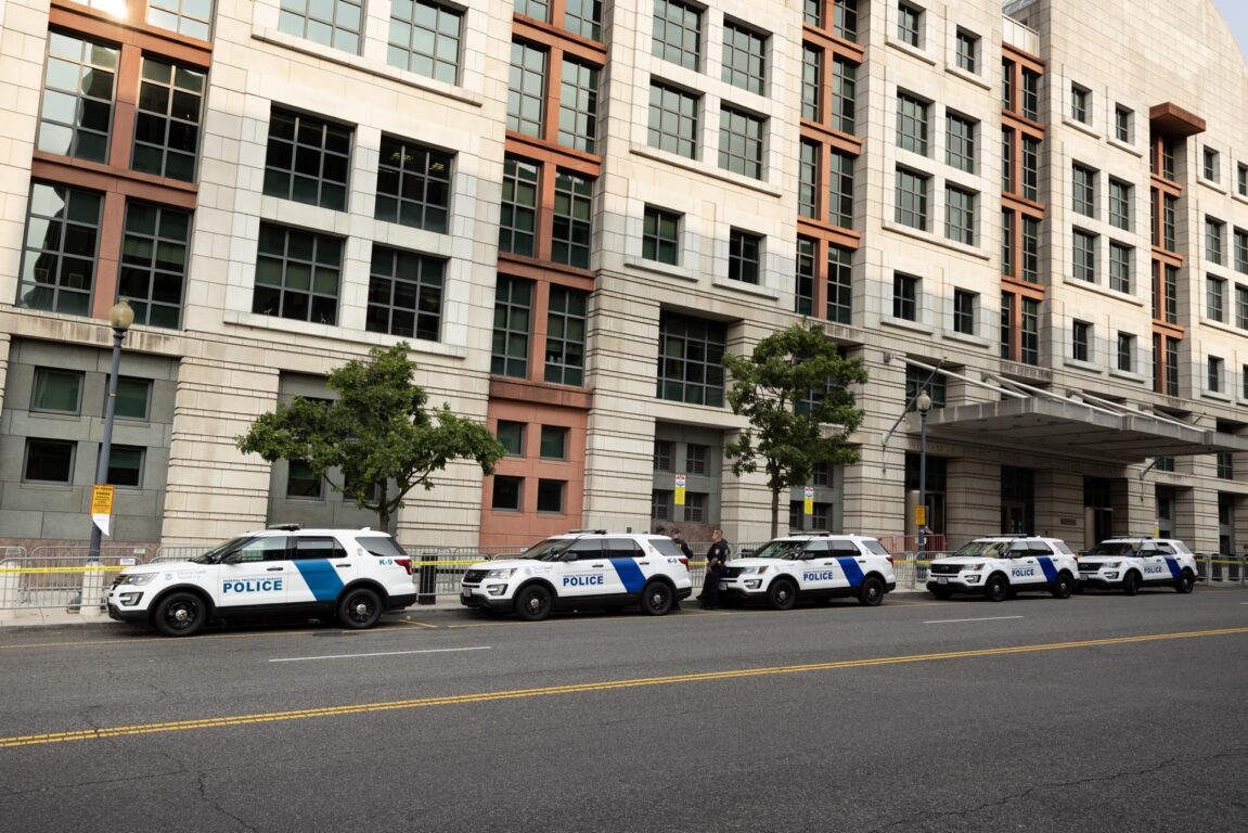 La policía asegura el exterior del juzgado de Washington DC