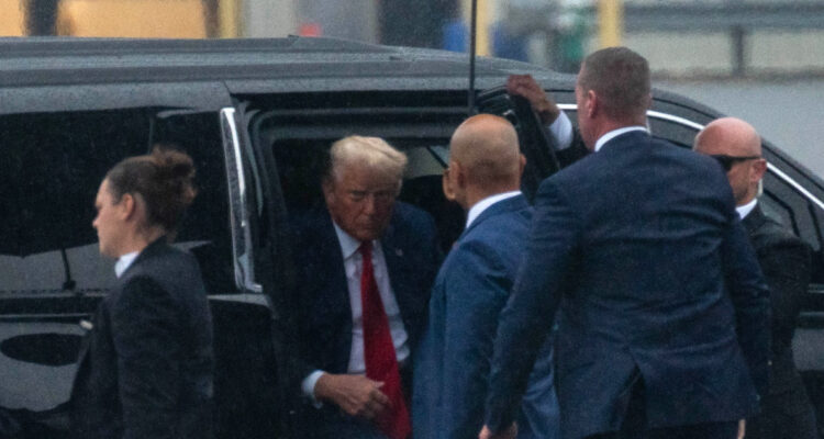 Jueza prohíbe a Trump publicar las pruebas en su contra del asalto al Capitolio