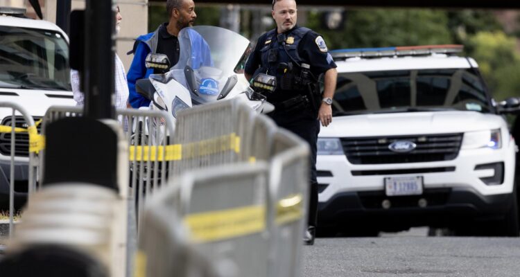 La policía asegura el exterior del juzgado de Washington DC
