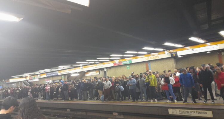 Estación de Metro sin detención de trenes
