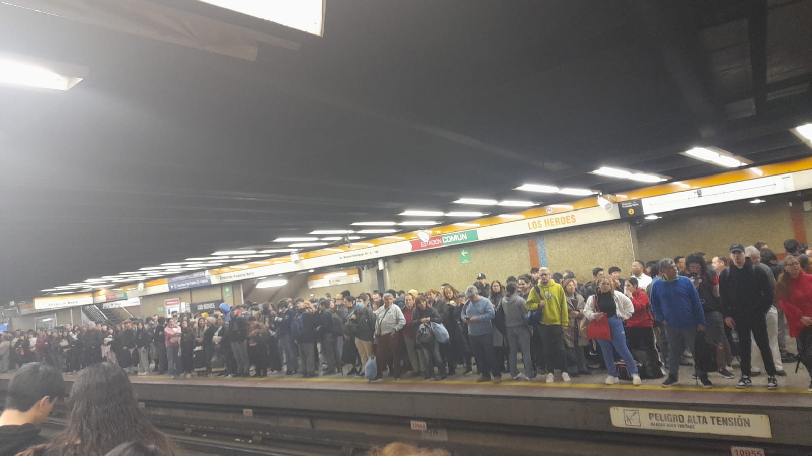 Estación de Metro sin detención de trenes