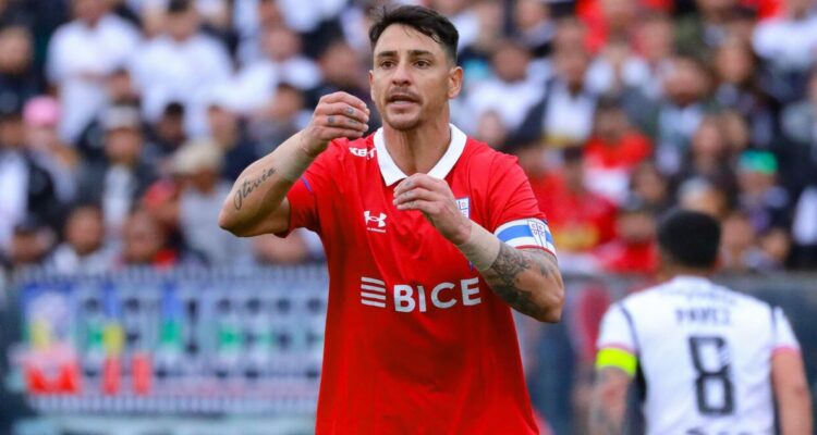 Zampedri dedicó provocador gesto a hinchas de Colo Colo tras recibir lluvia de insultos