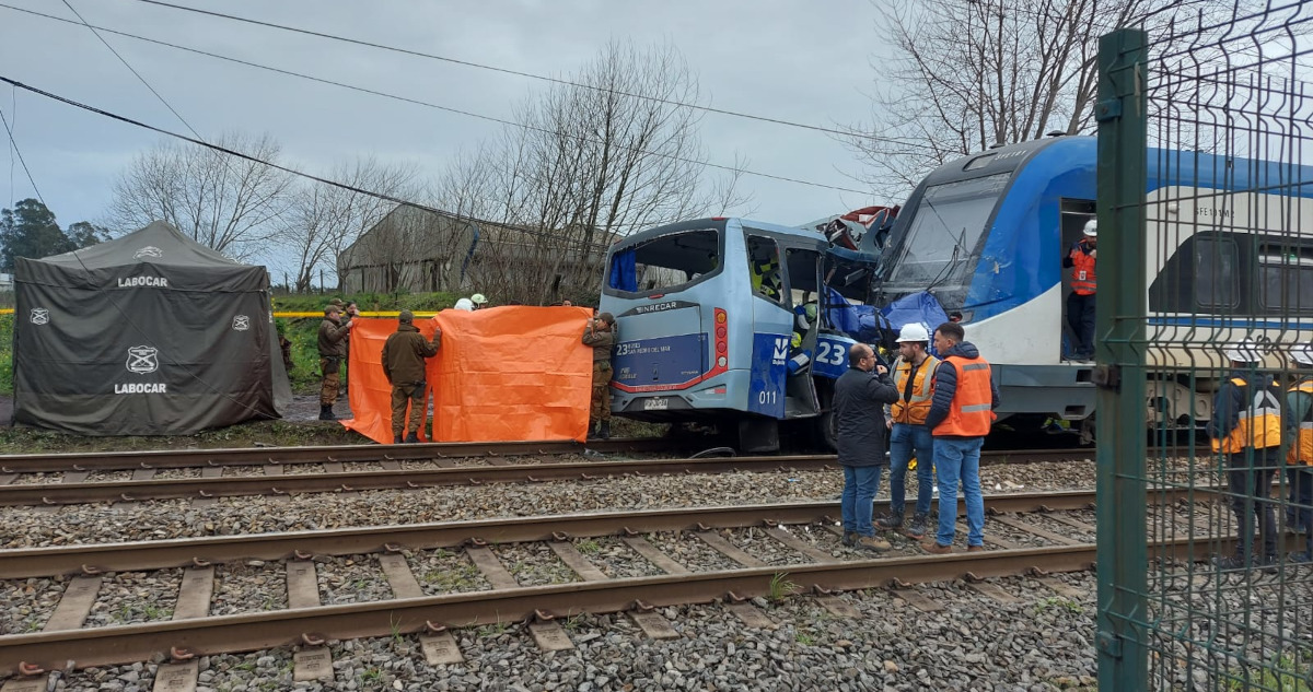 Accidente fatal entre micro y Biotren en San Pedro de la Paz