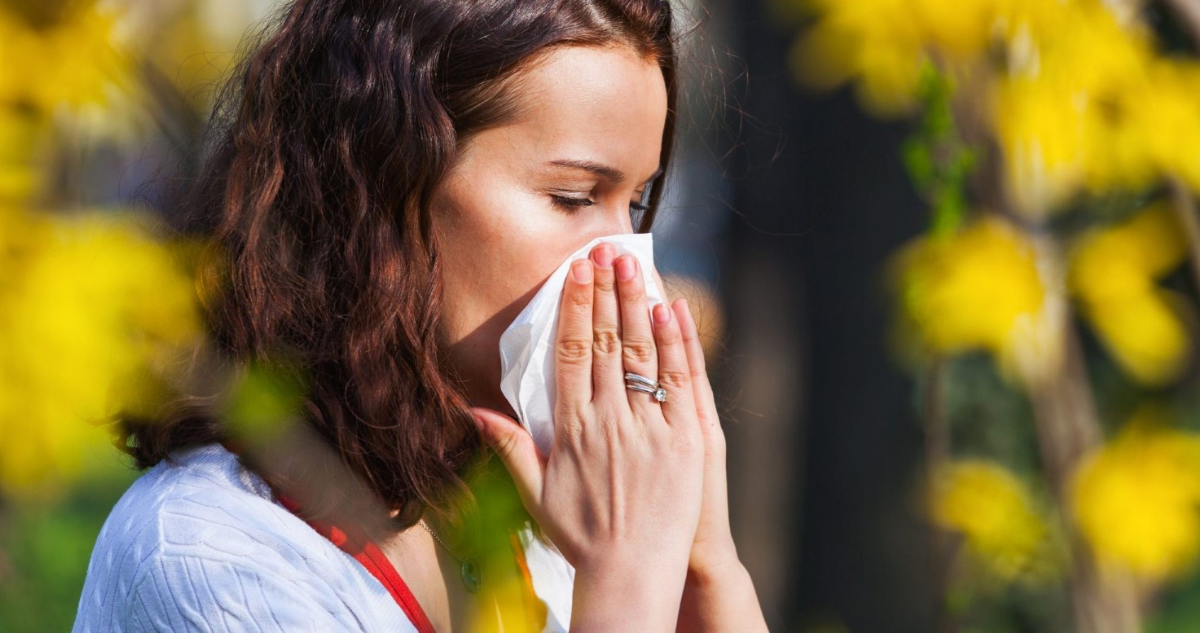 Cómo diferenciar entre una alergia de primavera y un resfrío