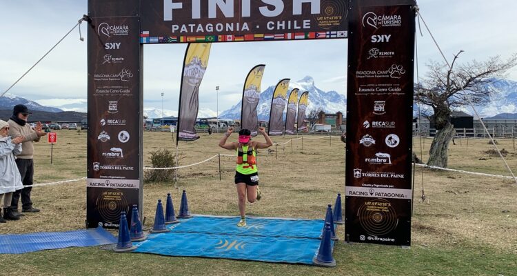 Angélica Díaz fue la primera mujer en terminar Ultra Paine 2023.