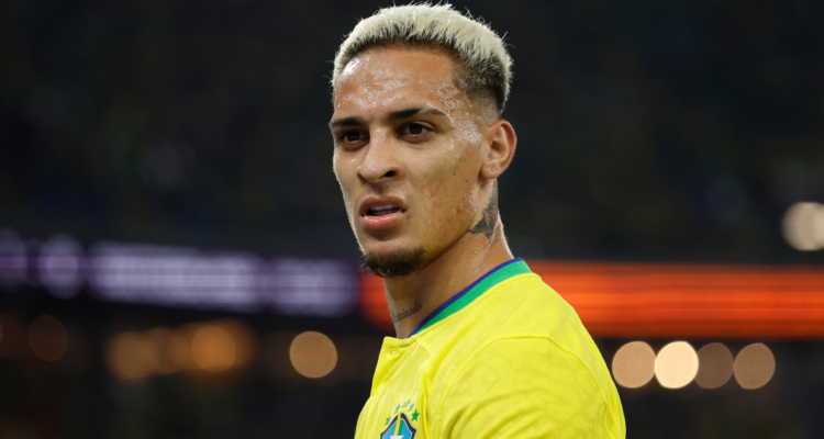 Brasil baja a Antony de la nómina, tras ser investigado por violencia contra su expareja.