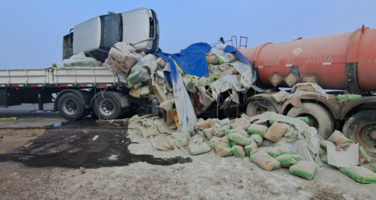 Colisión entre dos camiones deja un fallecido en plena Ruta 5 Norte a la altura de Taltal