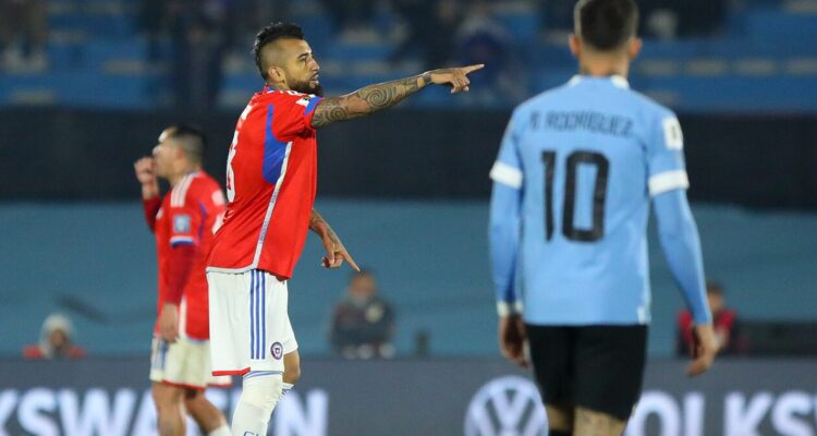 Arturo Vidal ante Uruguay.