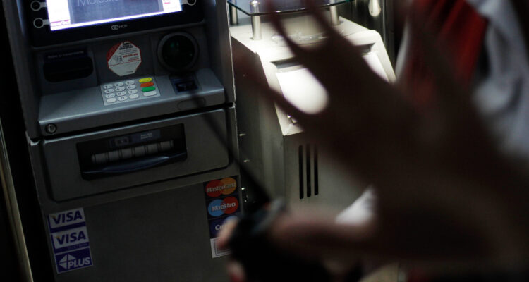 CMF multa a 5 bancos y una cooperativa por no entregar información de clientes indagados por delitos