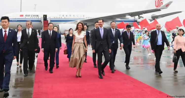 Bashar al Asad en su llegada en el aeropuerto de Hangzhou