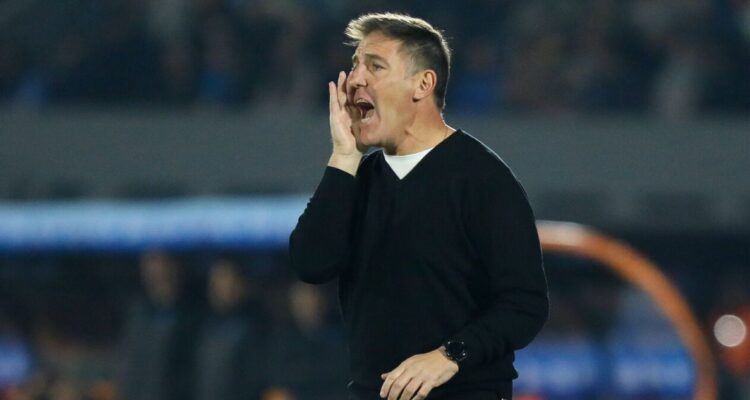 “Los tres goles así”: Berizzo no tuvo dudas por dónde pasó la derrota y aclara situación de Alexis