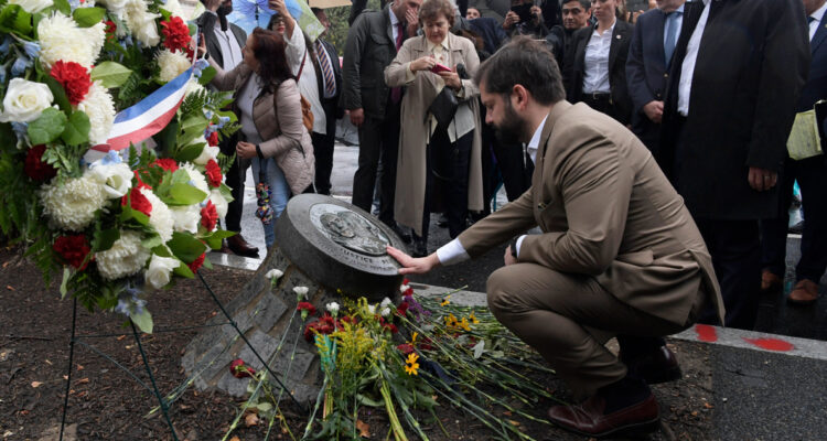 Presidente Boric lidera homenaje a Letelier emplazando a EEUU a “reflexionar” su papel en la dictadura