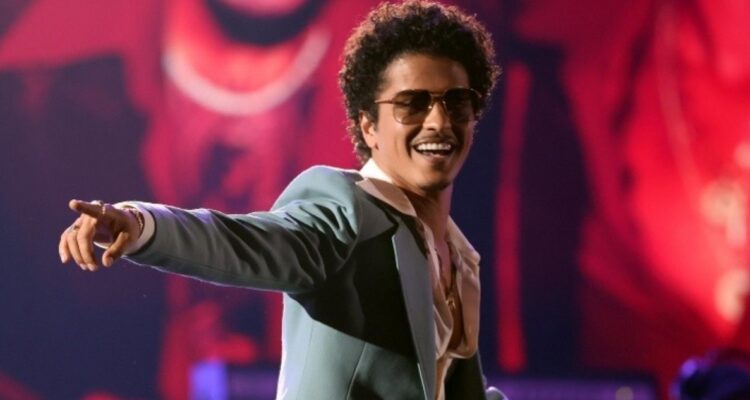 Bruno Mars en Chile y con lluvias: No dejarán ingresar paraguas al Estadio Monumental