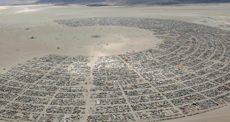 Miles de personas quedan varadas durante festival Burning Man: organización pide cuidar agua y comida