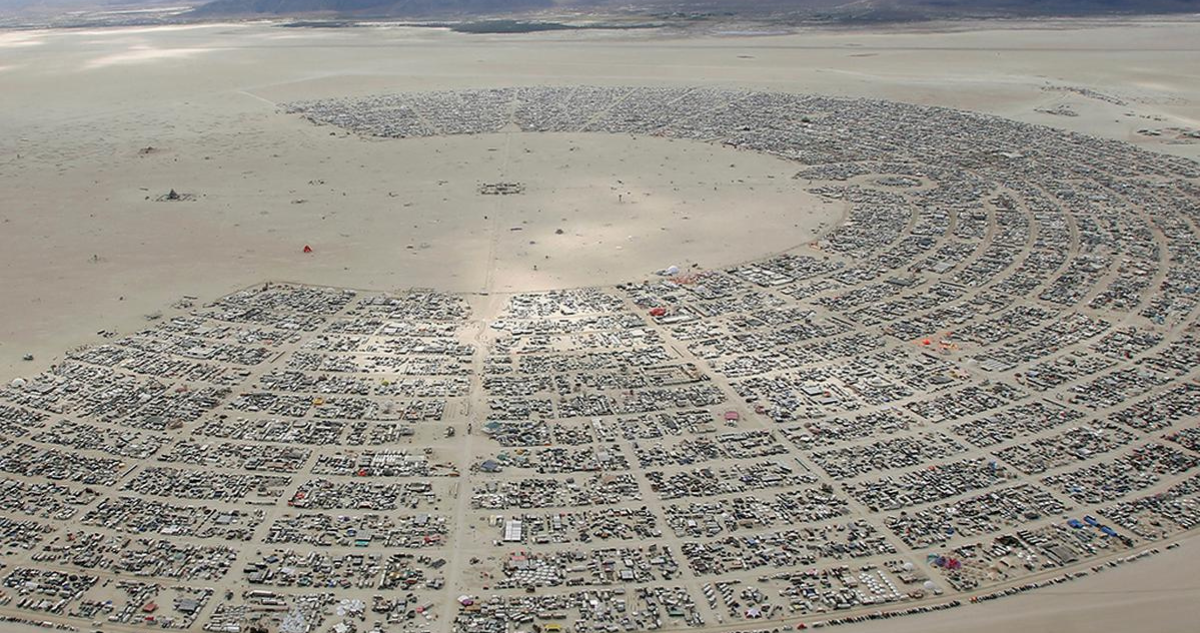 Miles de personas quedan varadas durante festival Burning Man: organización pide cuidar agua y comida