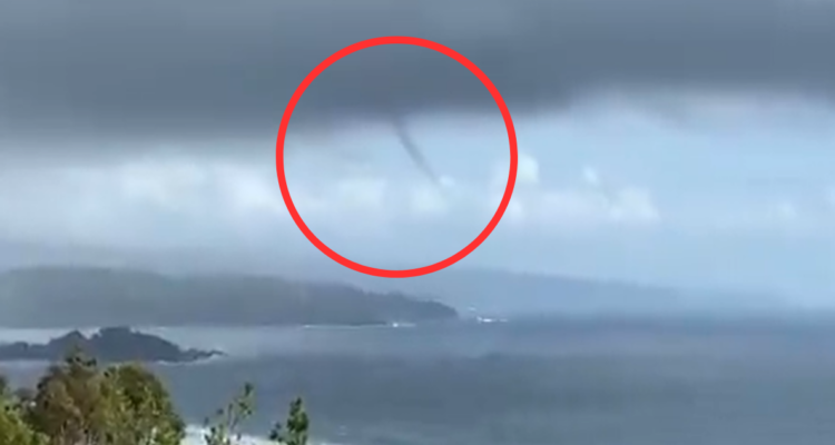 ‘Nube embudo’: captan curioso fenómeno frente a la costa de Mariquina