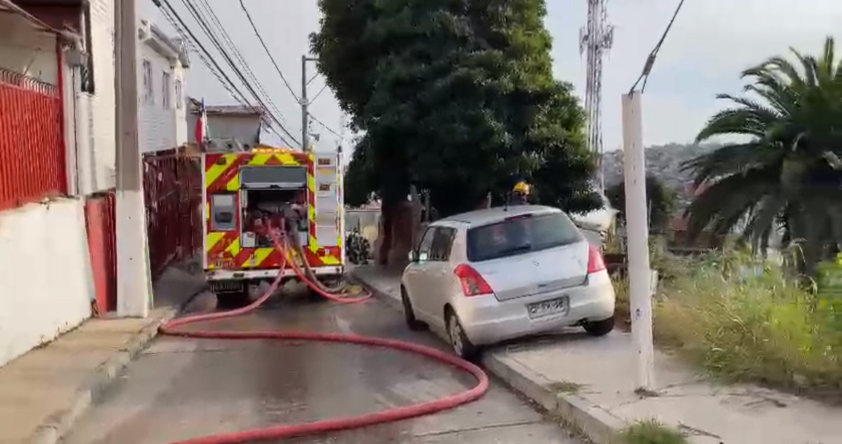 Hombre muere electrocutado mientras retiraba escombros de casa destruida por incendio en Valparaíso