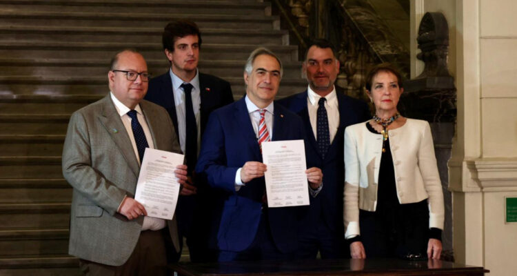 Chahuán acusa a Boric por clima de fricción y lo emplaza a dar pie atrás para no tener un 11S violento