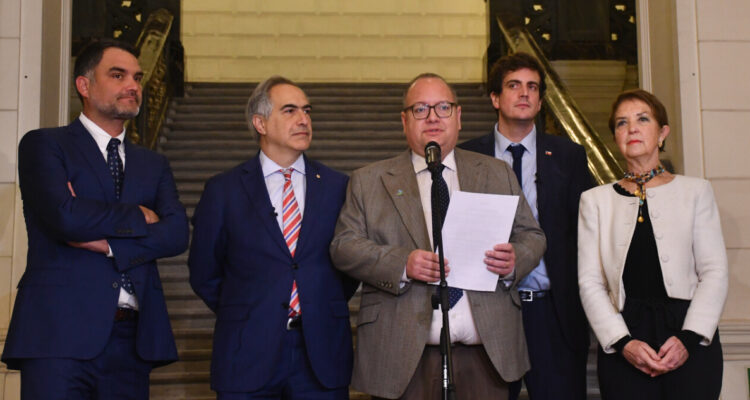 Chile Vamos defiende su propia declaración y confirma que no irá a conmemoración por 50 años del Golpe