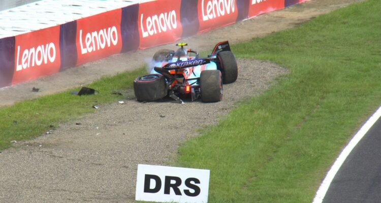 Logan Sargeant sufrió duro accidente en Japón.