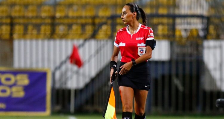 Cindy Nahuelcoy durante un duelo de Primera División.