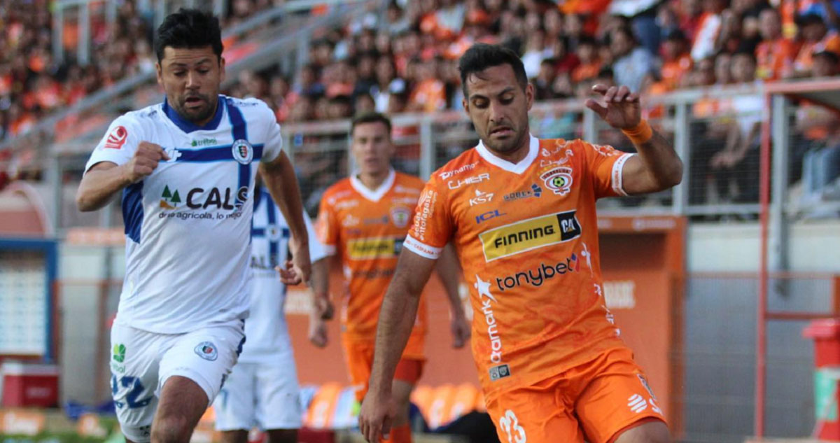 Cobreloa vence a Santa Cruz y sube a la cima de la Primera B