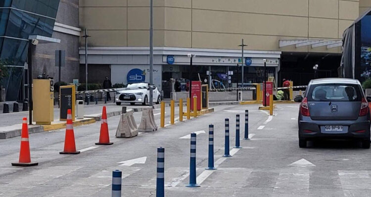 Mall Plaza Antofagasta ignora al Gobierno y mantiene barreras que impiden tránsito en calle pública