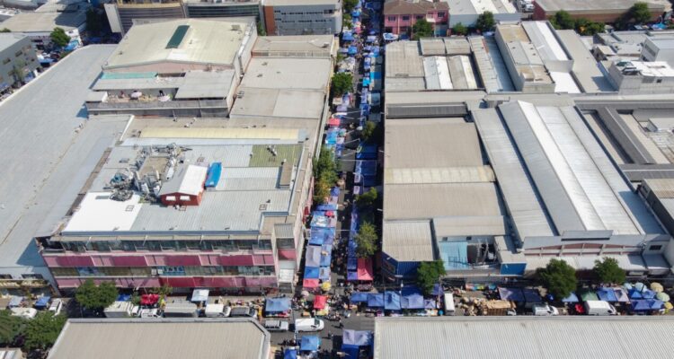 Justicia ordena al municipio de Santiago que fiscalice y sancione al comercio ambulante en Meiggs