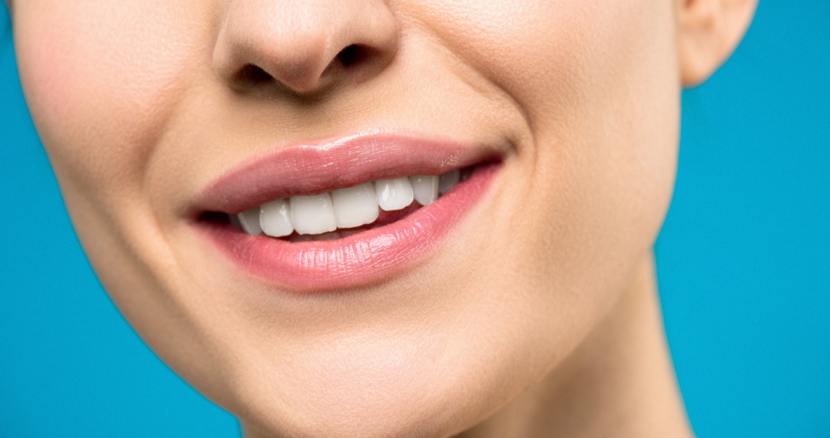 Cómo cepillar correctamente los dientes: consejos para una higiene dental profunda