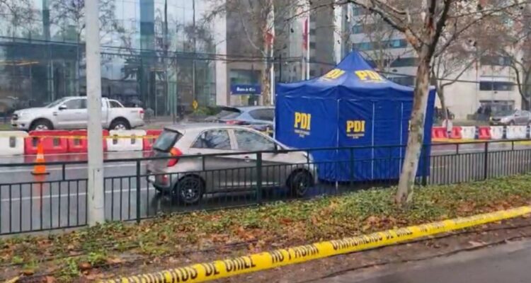 Conductor de aplicación muere mientras trasladaba a pasajera en Las Condes