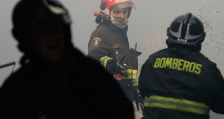 Casa resultó destruida por incendio tras presunta pelea entre primos en Paillaco: acusado fue detenido