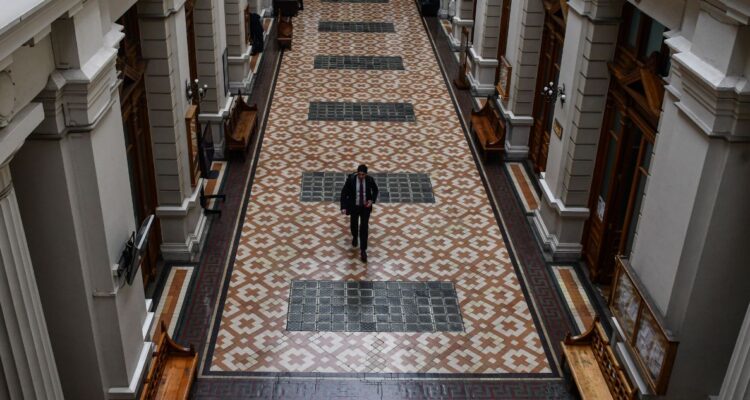 Fallo contra isapres: Superintendencia de Salud pide nueva prórroga de 6 meses para tramitar ley corta