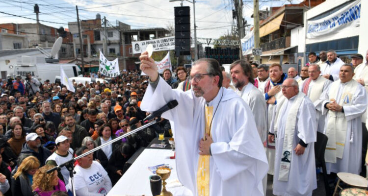 Curas argentinos realizan masiva misa contra Milei por llamar zurdo asqueroso al papa Francisco