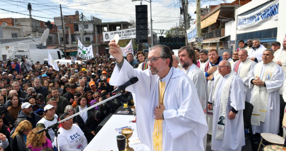 Curas argentinos realizan masiva misa contra Milei por llamar zurdo asqueroso al papa Francisco