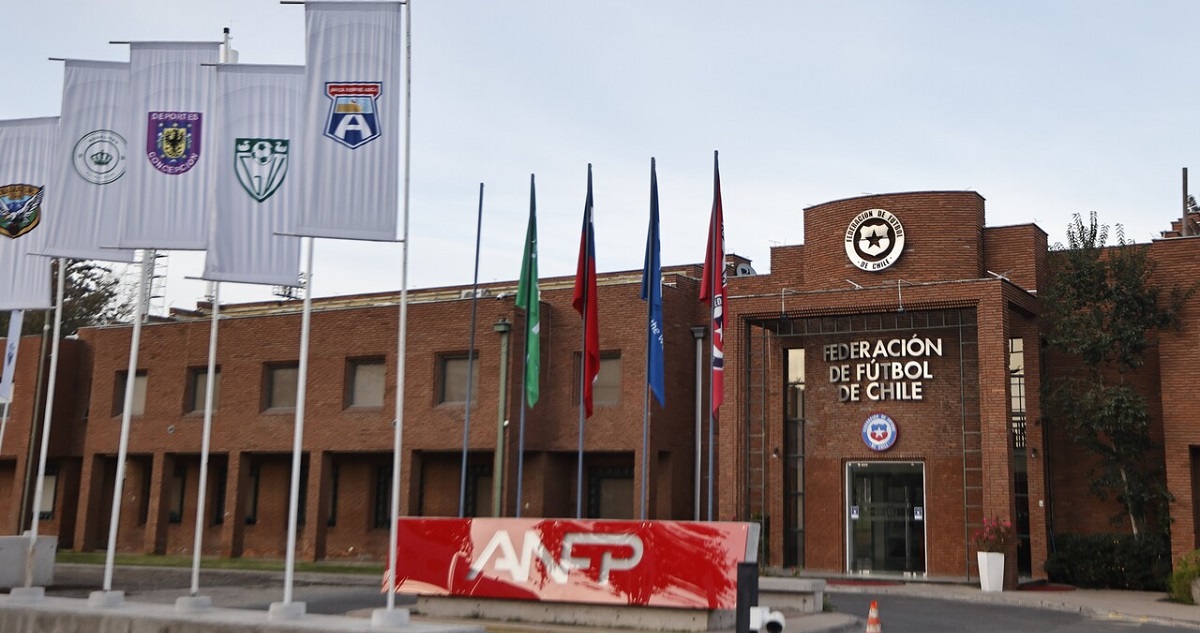 Sede de la ANFP fue escenario de una pelea a combos que incluyó a cercano a Fernando Felicevich.