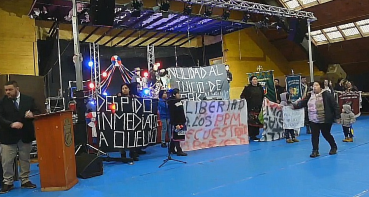 Ercilla: 4 detenidos y 1 carabinero herido por irrupción de mujeres mapuche en acto de fiestas patrias