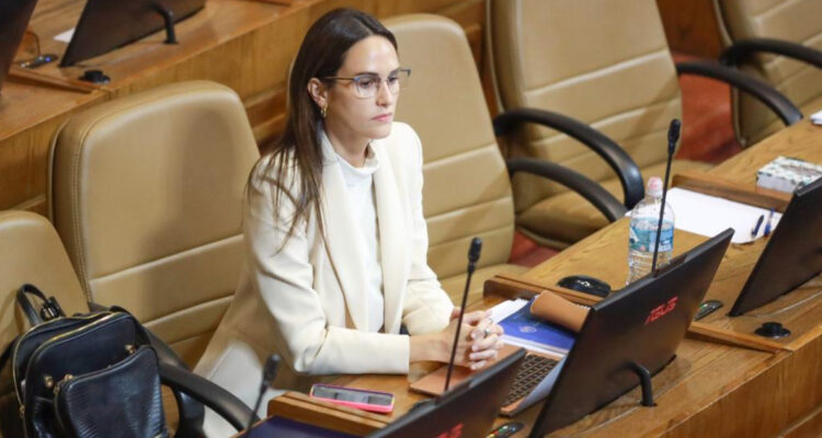 Diputada Labra pide suspender sesión del 11 de septiembre ante clima de agresividad en la Cámara