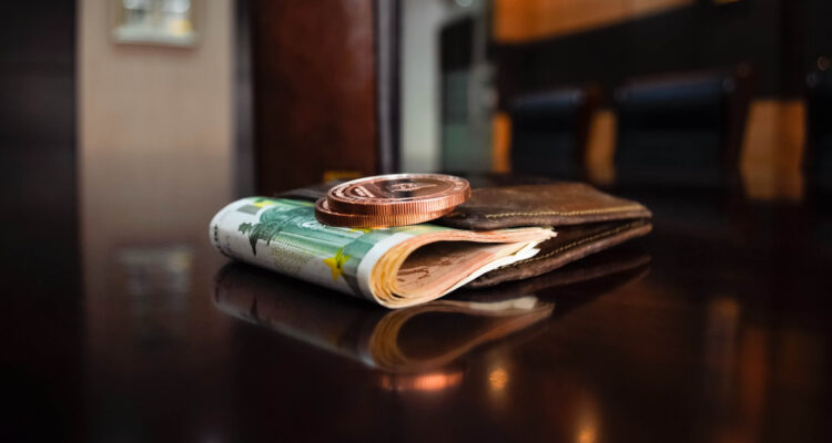 El Banco Central de Rusia prolonga restricciones a transferencias en divisas al extranjero