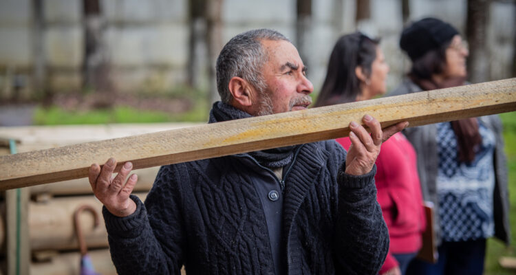 Donan madera para reconstruir viviendas de 350 familias damnificadas por incendios de Santa Juana