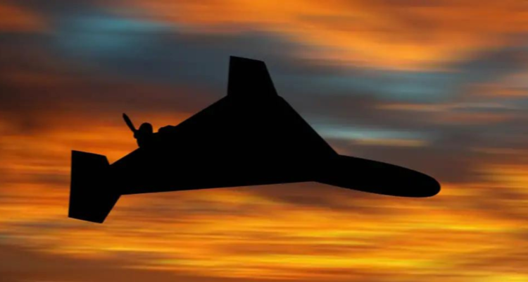 Silueta de un dron “Shahed” usado por Rusia en la guerra contra Ucrania.