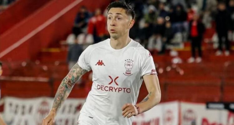 La gran noche de Echeverría en Argentina: seleccionado anota y da asistencia en goleada de Huracán