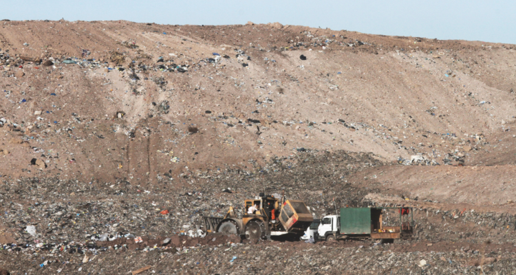 Valdivia: declaran ilegal acuerdo municipal que dejó desierta licitación de relleno sanitario en 2021