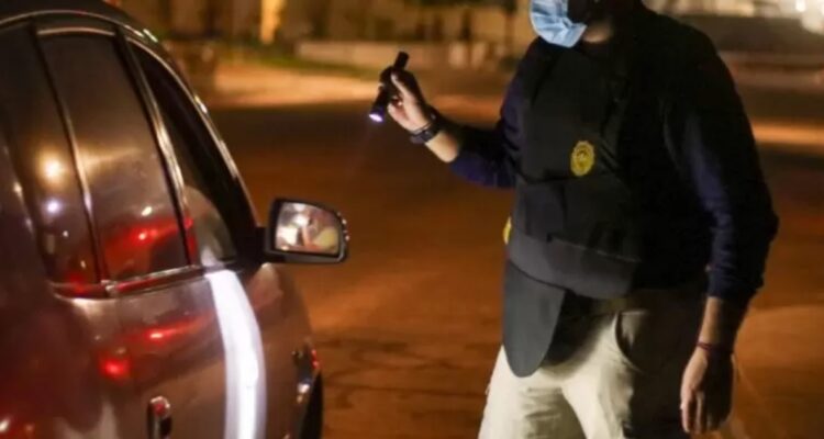 Carabinero (r) frustra a tiros una encerrona en su contra afuera del Parque O’Higgins