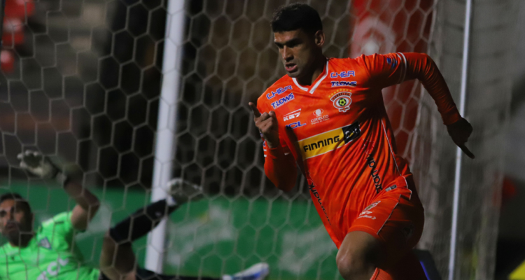 David Escalante es sancionado por sus acusaciones en contra de las apuestas en el duelo ante Deportes Copiapó.