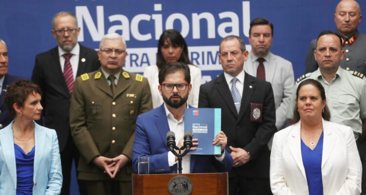 El Presidente de la República, Gabriel Boric, encabeza la entrega del plan Nacional contra el Crimen Organizado, en el Palacio de La Moneda.